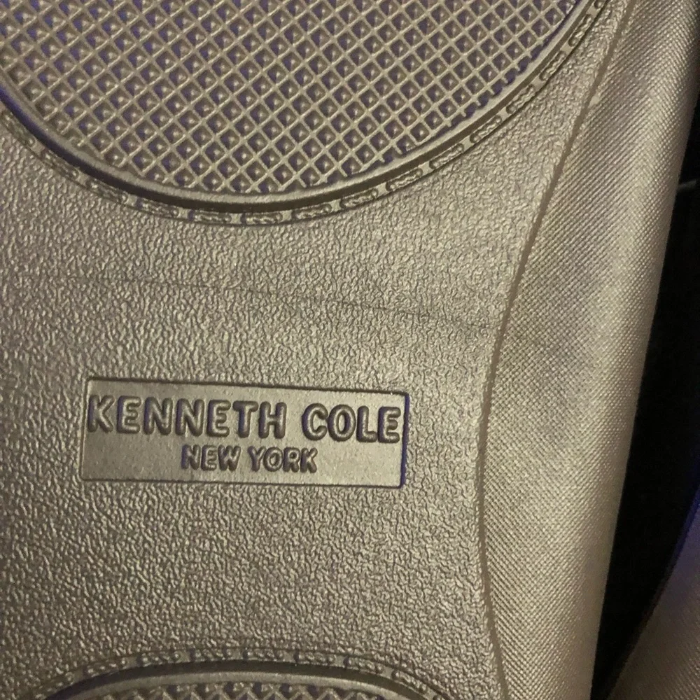 Kenneth Cole Quilted Brown Flip-Flops - Picture 5 of 6